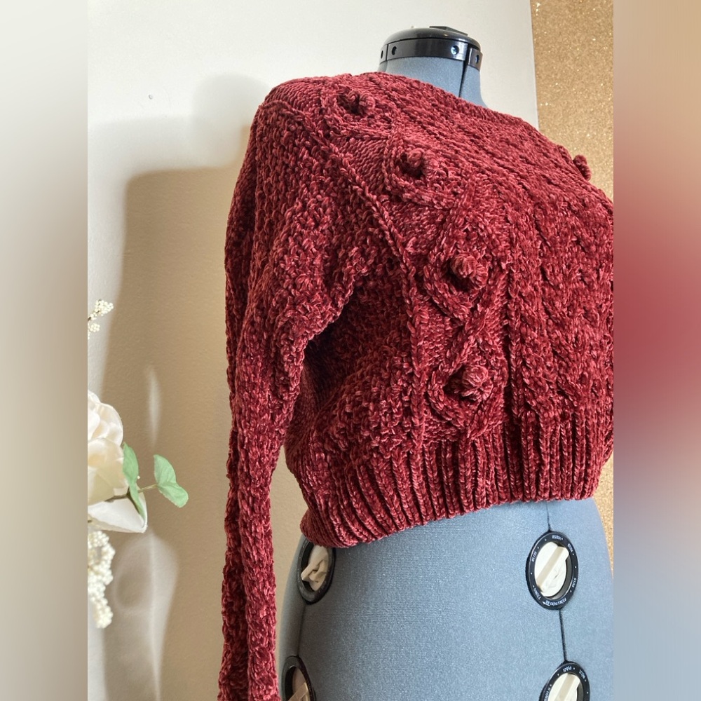 Size Medium Women’s Cozy Plush Red Maroon Crop Top Sweater Pattern Fitted Waist